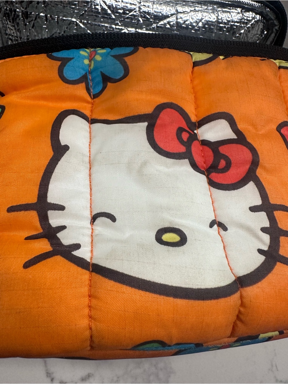 Baggu x Hello Kitty Puffy Lunch Box - Picture 4 of 14